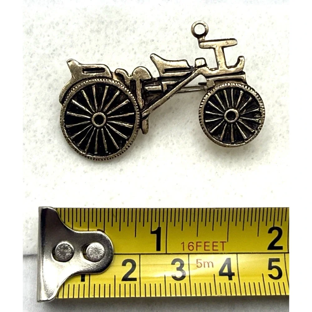 Vintage Horseless Carriage‎ Brooch Gold Tone Black Wheels Hong Kong Car Pin